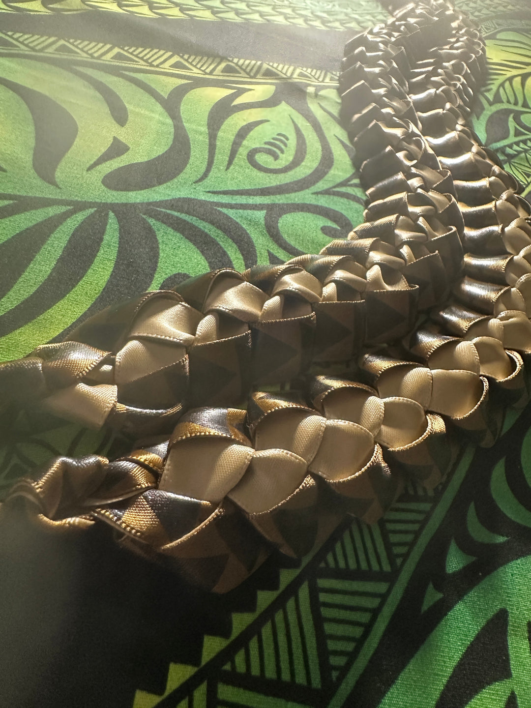 Brown and Tan Triangle Ribbon Lei