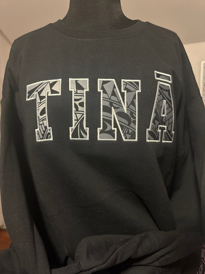 TINĀ Applique Crewneck (Gray/Black)