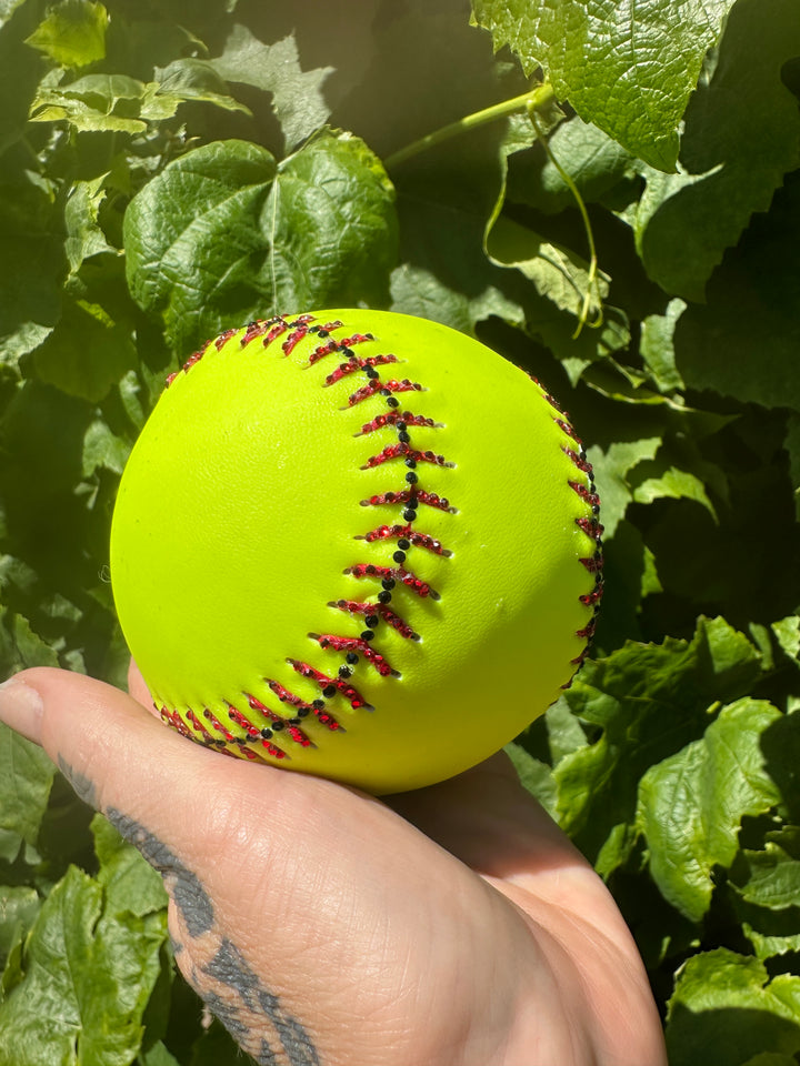 Softball-Laces & Seam