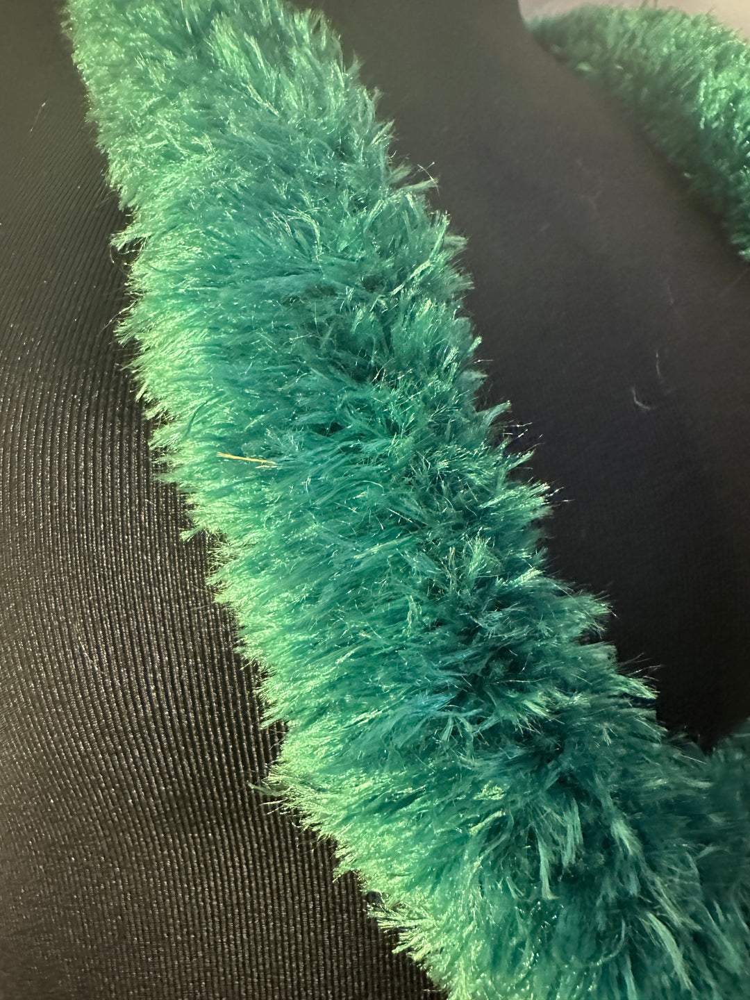 Kelly Green Eyelash Yarn Lei