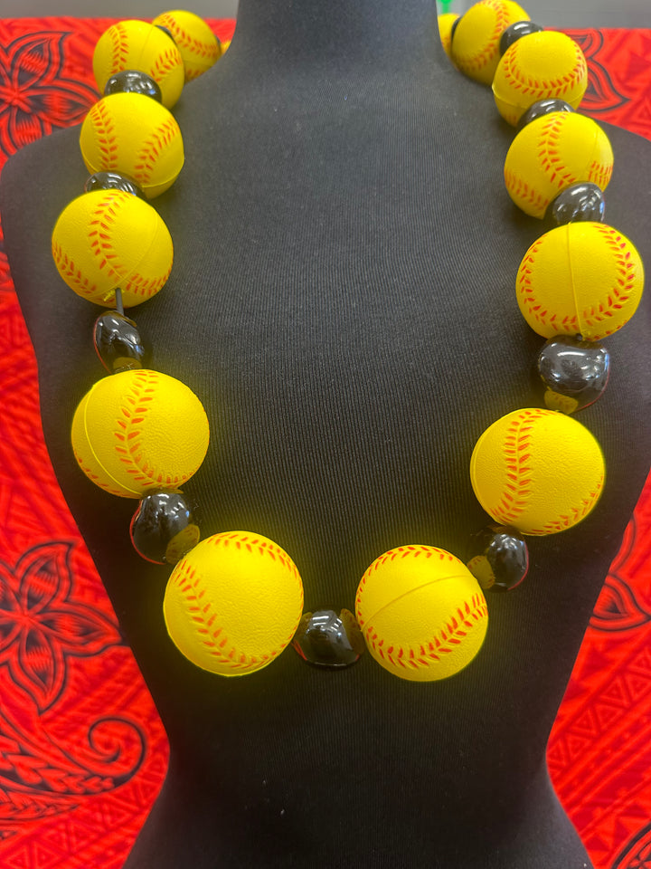 Softball Kukui Lei