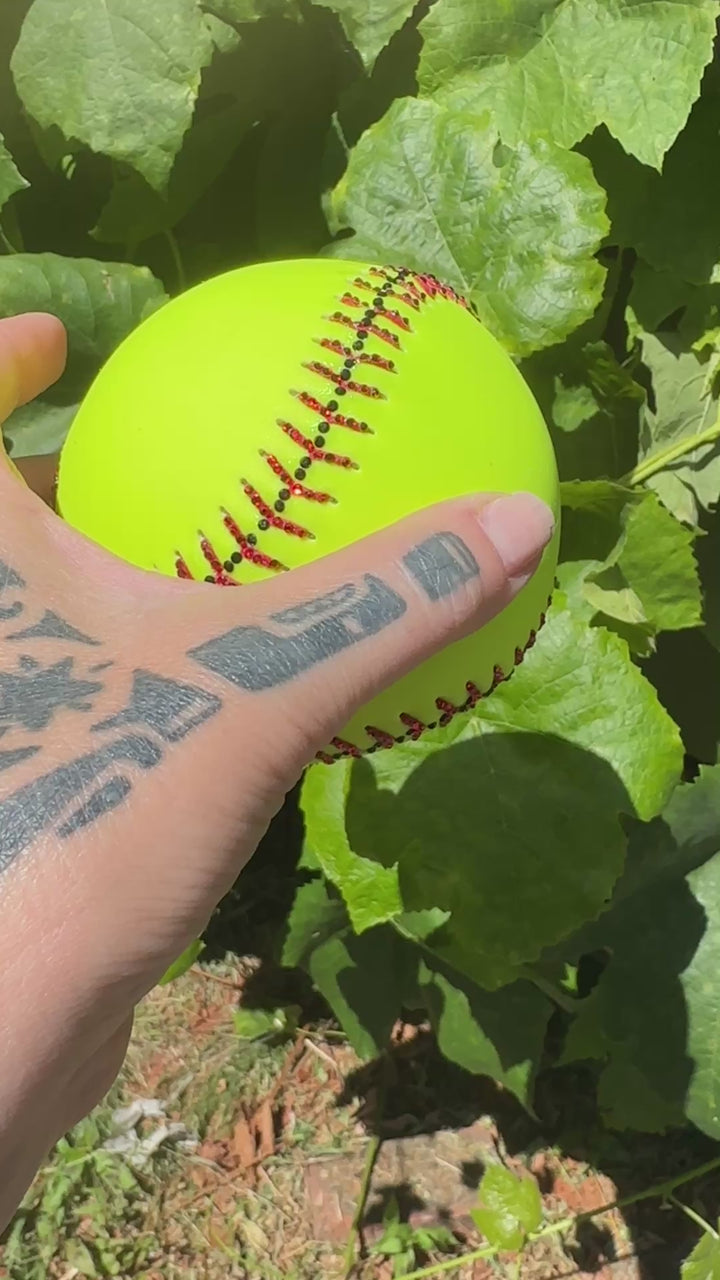 Softball-Laces & Seam