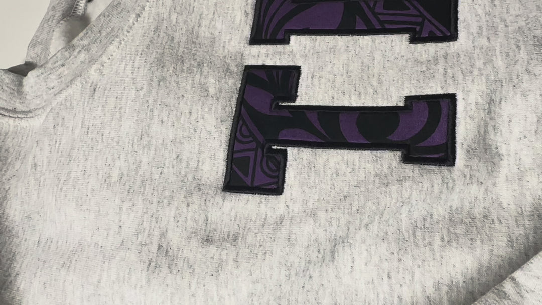 TINĀ Applique Crewneck | Gray 3XL