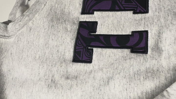 TINĀ Applique Crewneck | Gray 3XL